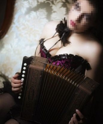 У меня теплое объятье и горячие губки, которые подарят тебе незабываемое блаженство. В Москве я - твоя муза, готовая покорять тебя своей страстью и безудержной энергией. Открой дверь в мир наслаждений, где воплощаются самые смелые фантазии. Обещаю, ты не пожалеешь! Буду рада тебя встретить и окутать тебя своим теплом. Живу в Москве и здесь тебе открыты все двери удовольствия. Жду тебя, мой сладкий. 💋💖🔥 Христина